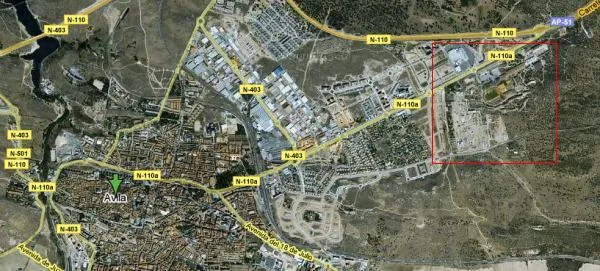Mapa satélite de Ávila mostrando la cercanía de la Academia al centro comercial.
