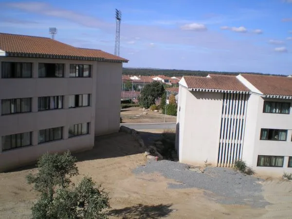 Vista de los bloques de residencias de la academia de Ávila.