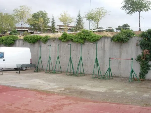 Barras de dominadas en las instalaciones de la Academia de Ávila.