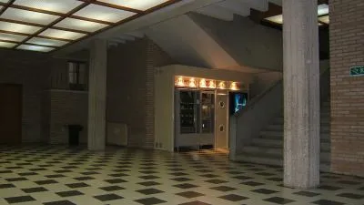 Entrada a la zona de aulas de la academia